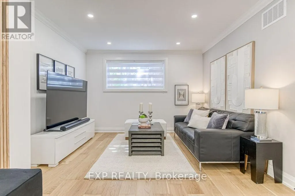 11 LILLIAN AVENUE