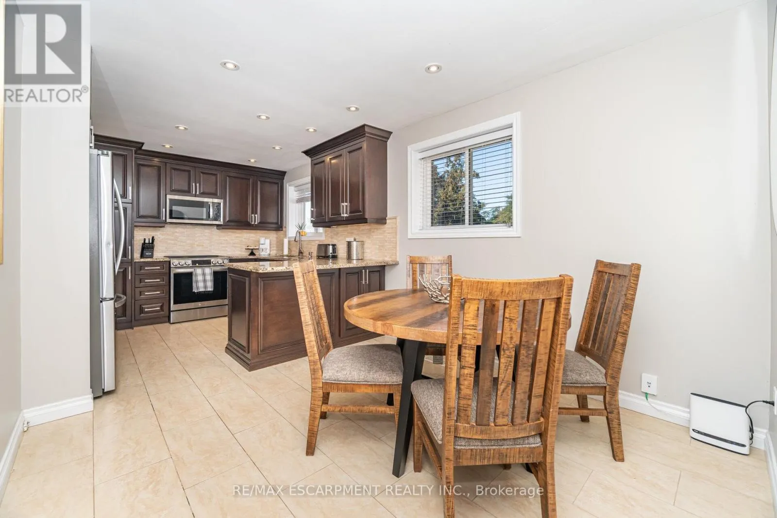 154 RAINBOW DRIVE