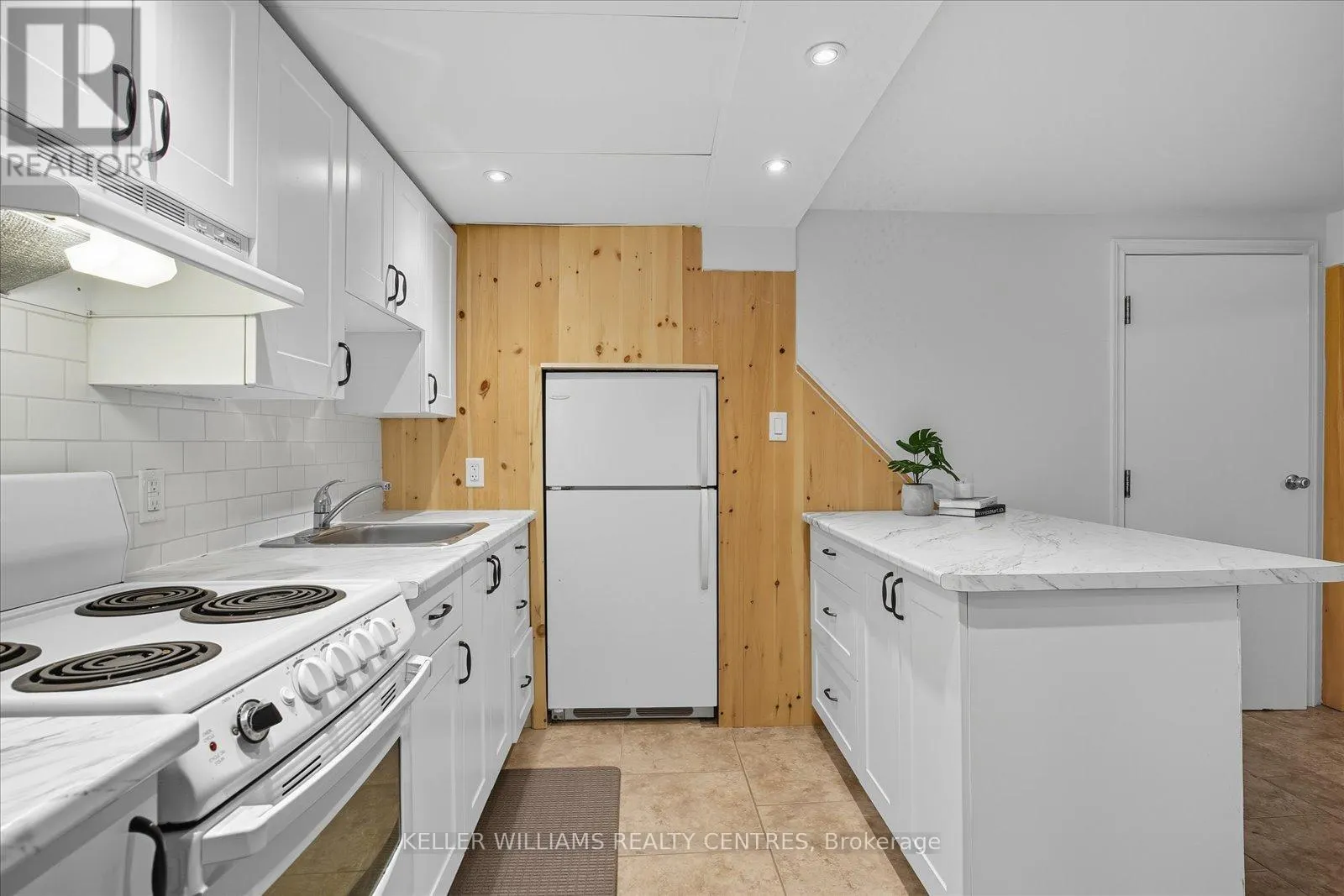 916 ELGIN STREET