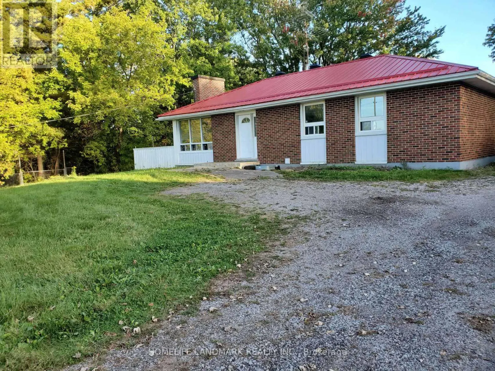 (MAIN FLOOR) - 2413 VIVIAN ROAD