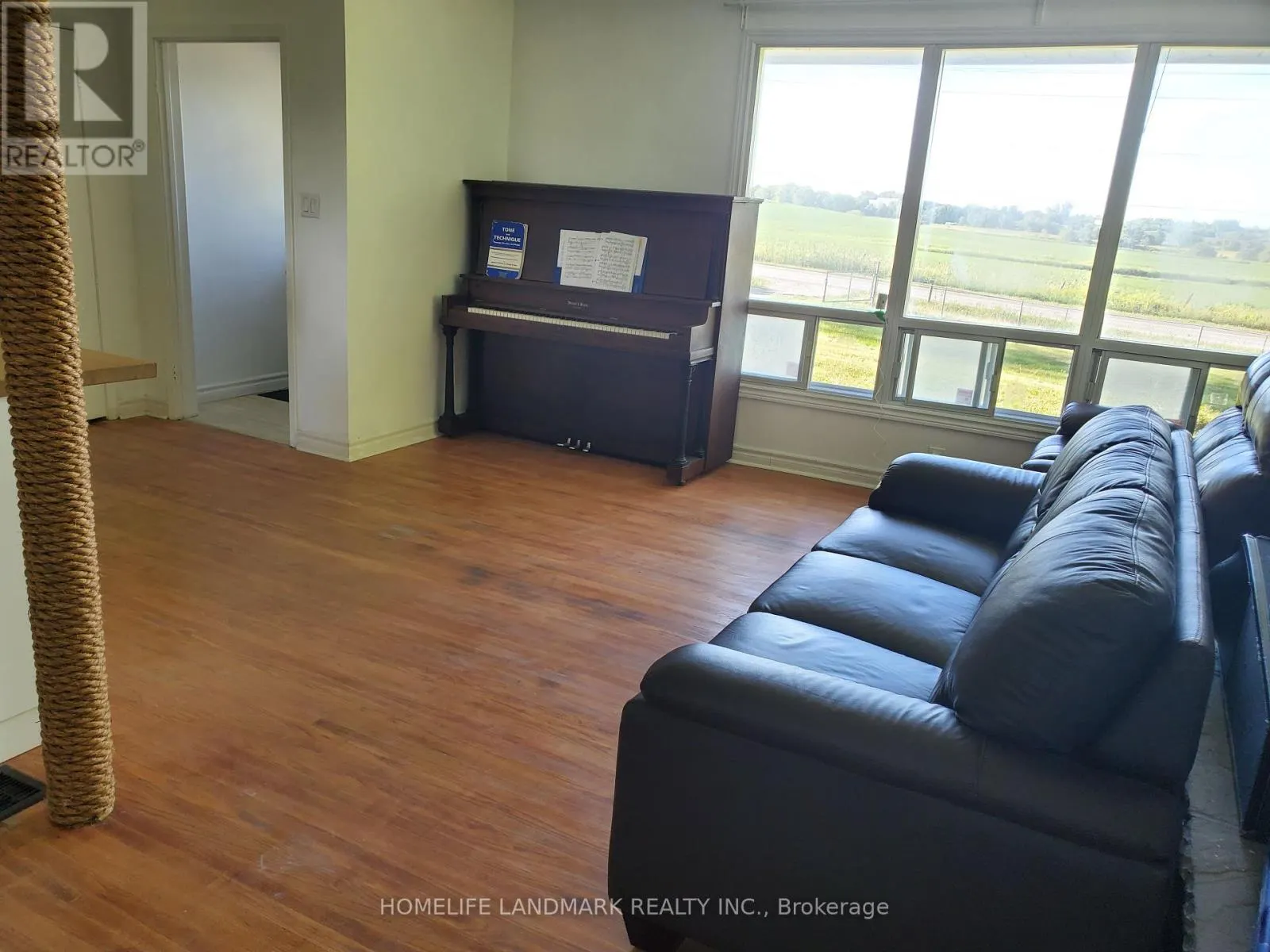 (MAIN FLOOR) - 2413 VIVIAN ROAD