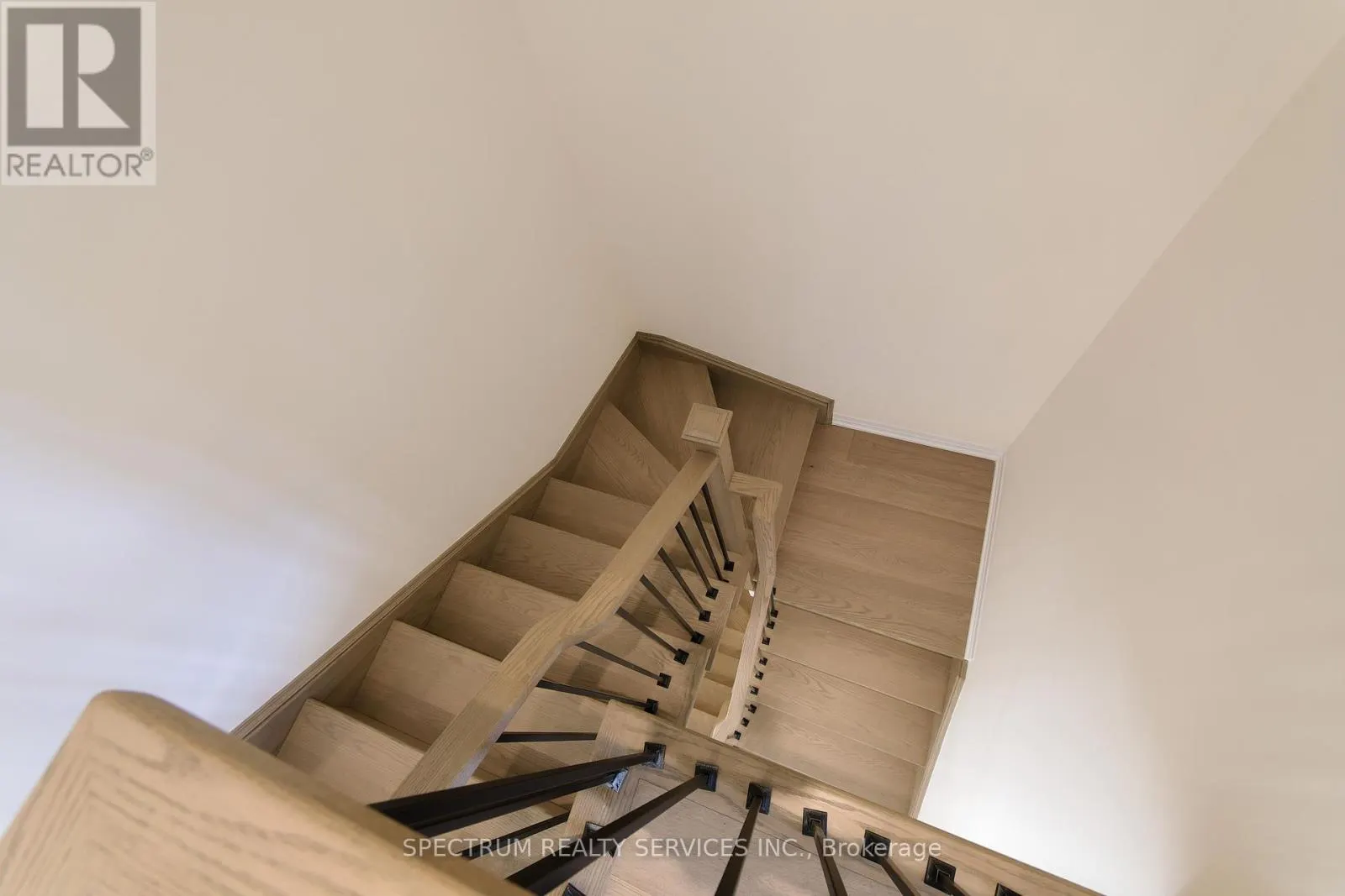 74 DE LA ROCHE DRIVE