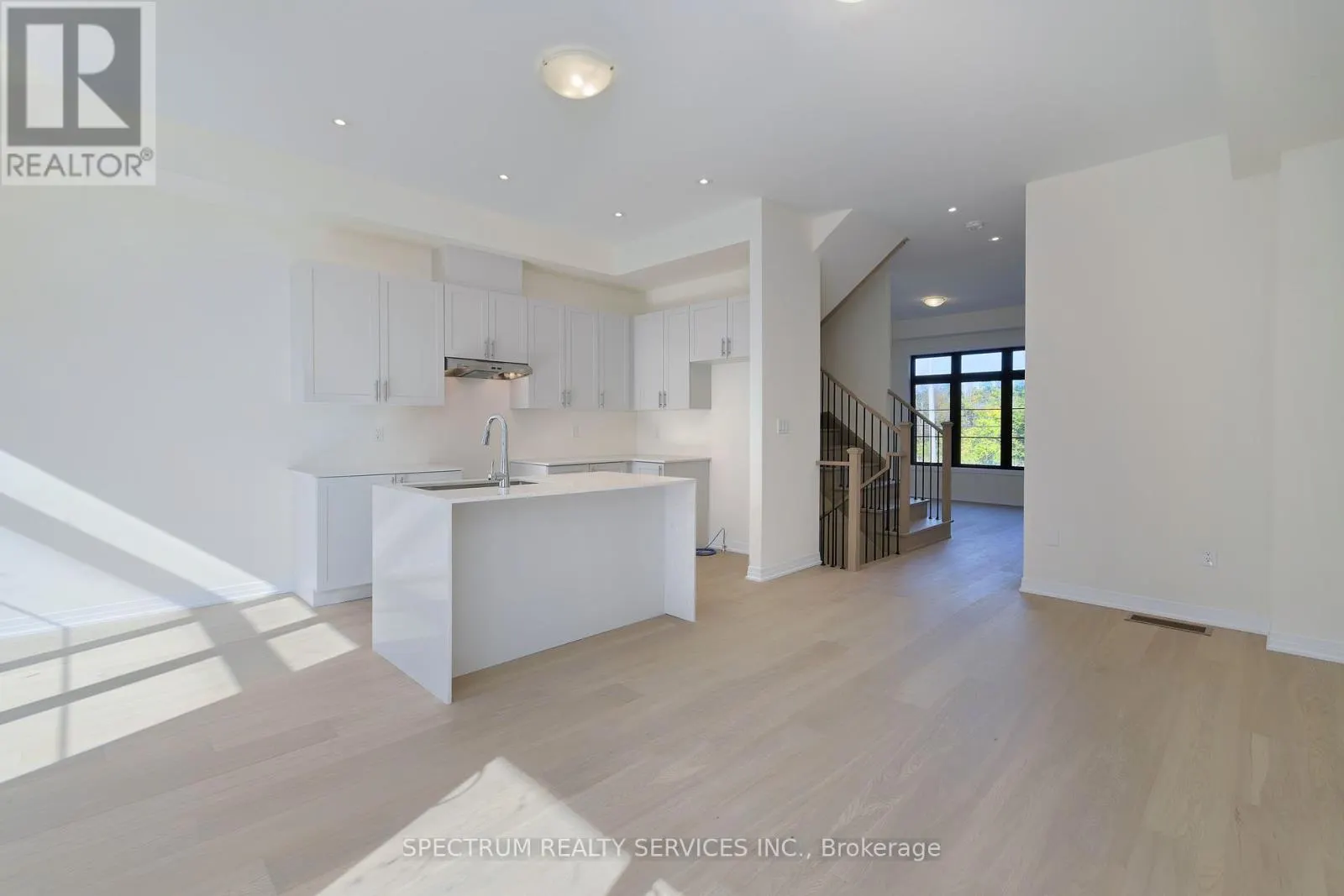 74 DE LA ROCHE DRIVE