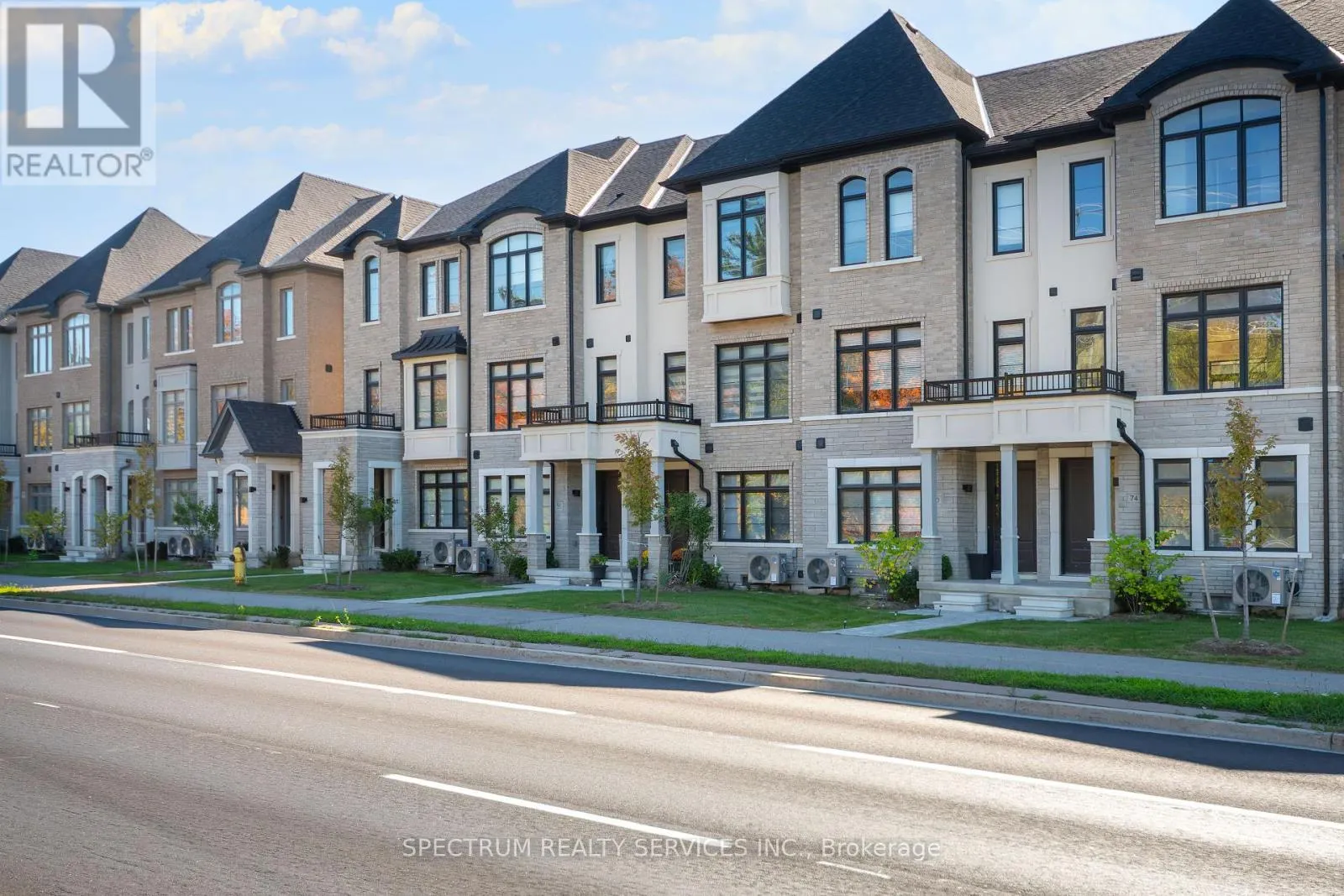 74 DE LA ROCHE DRIVE
