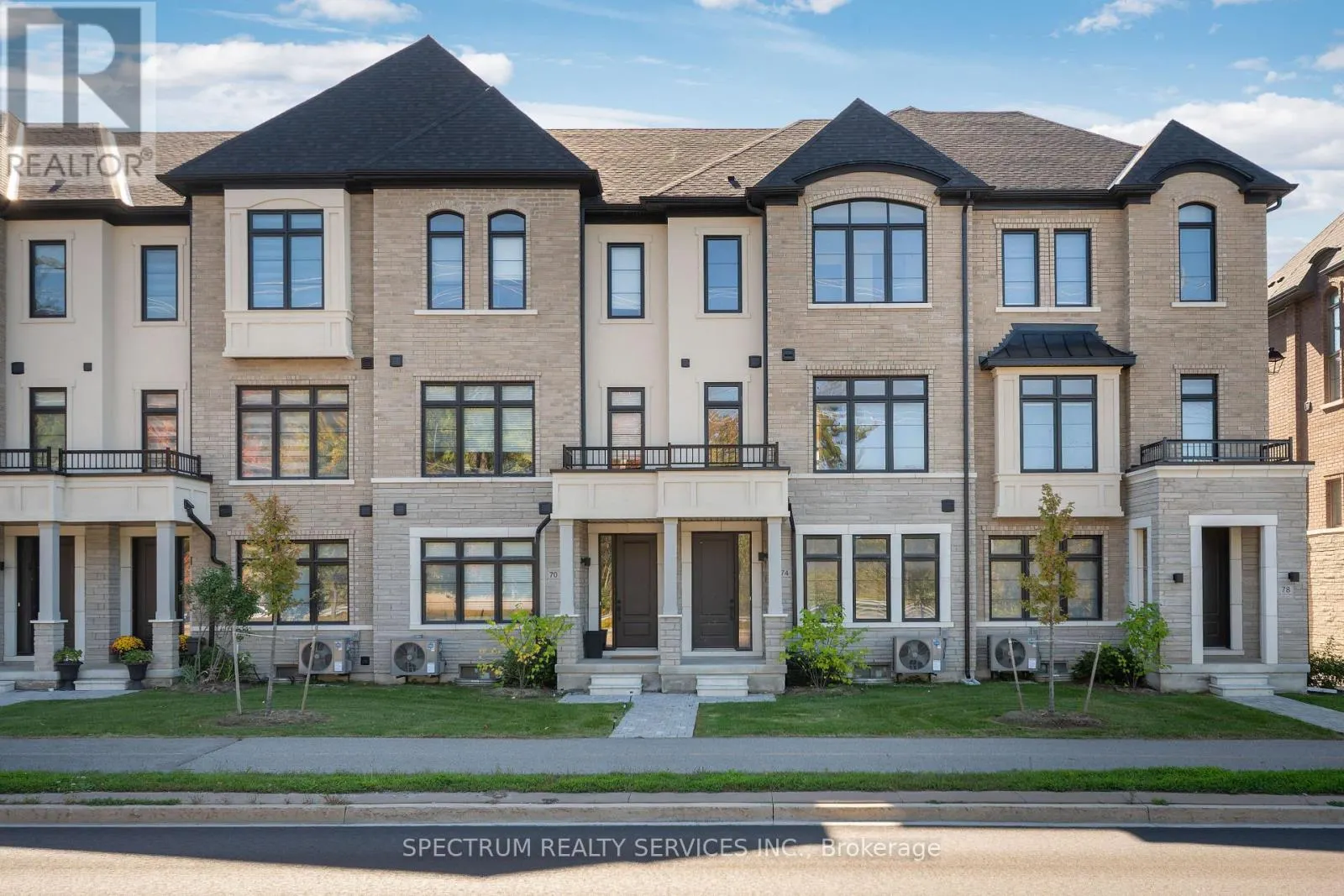 74 DE LA ROCHE DRIVE