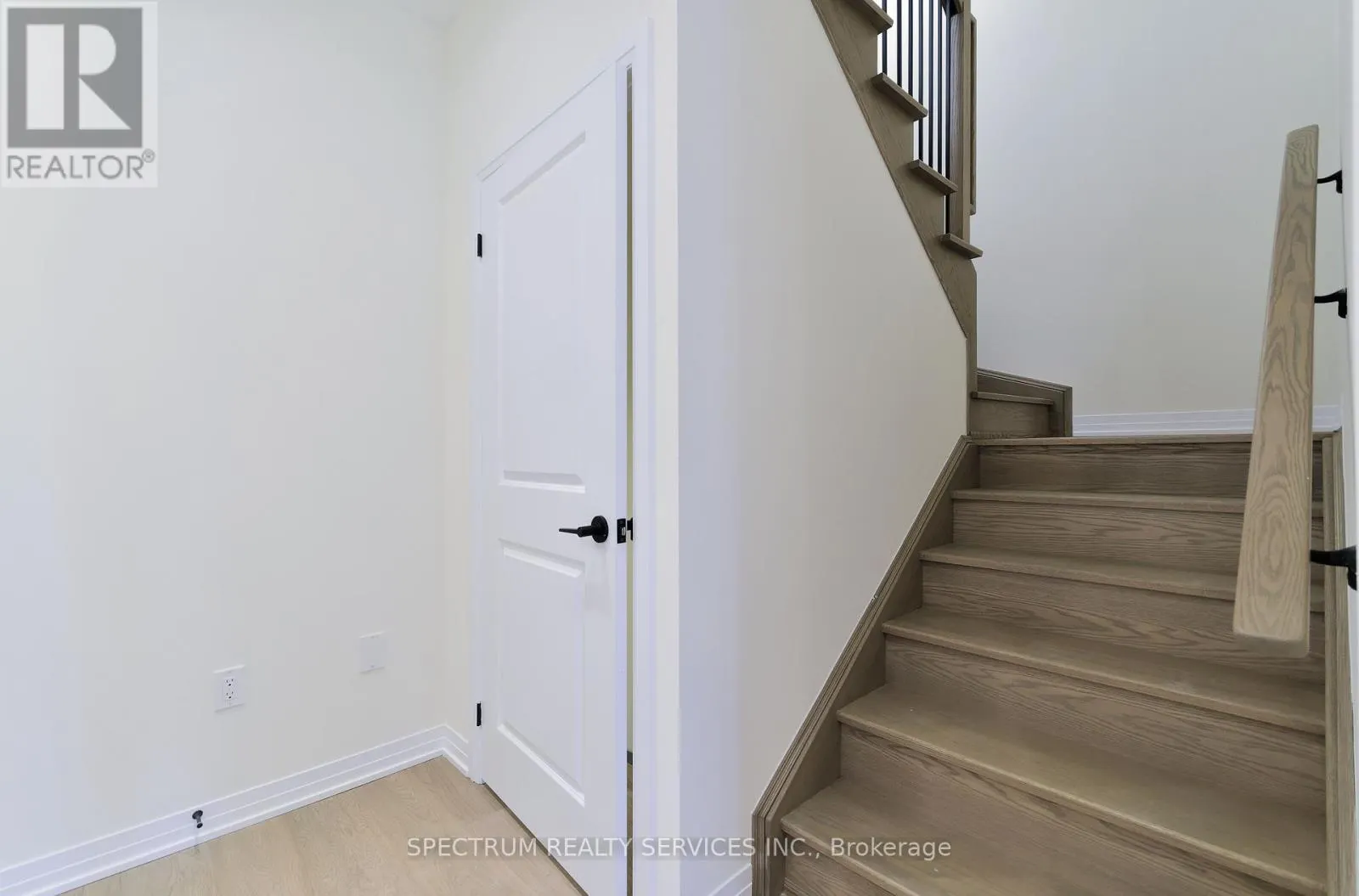 74 DE LA ROCHE DRIVE