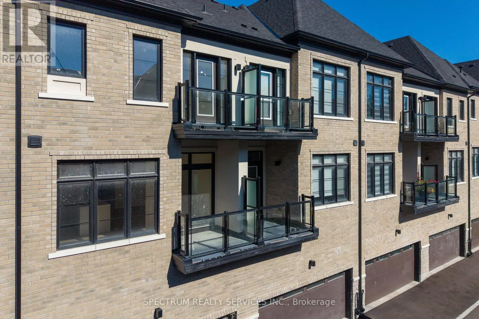 74 DE LA ROCHE DRIVE