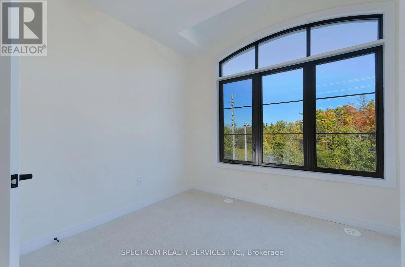 74 DE LA ROCHE DRIVE