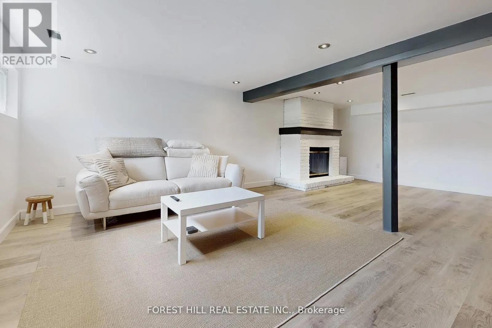 21 LALLIEN DRIVE