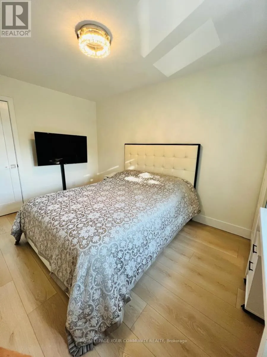 81 AVENUE ROAD