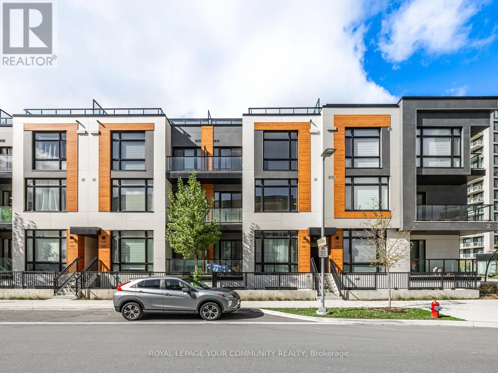 920 - 2 STECKLEY HOUSE LANE