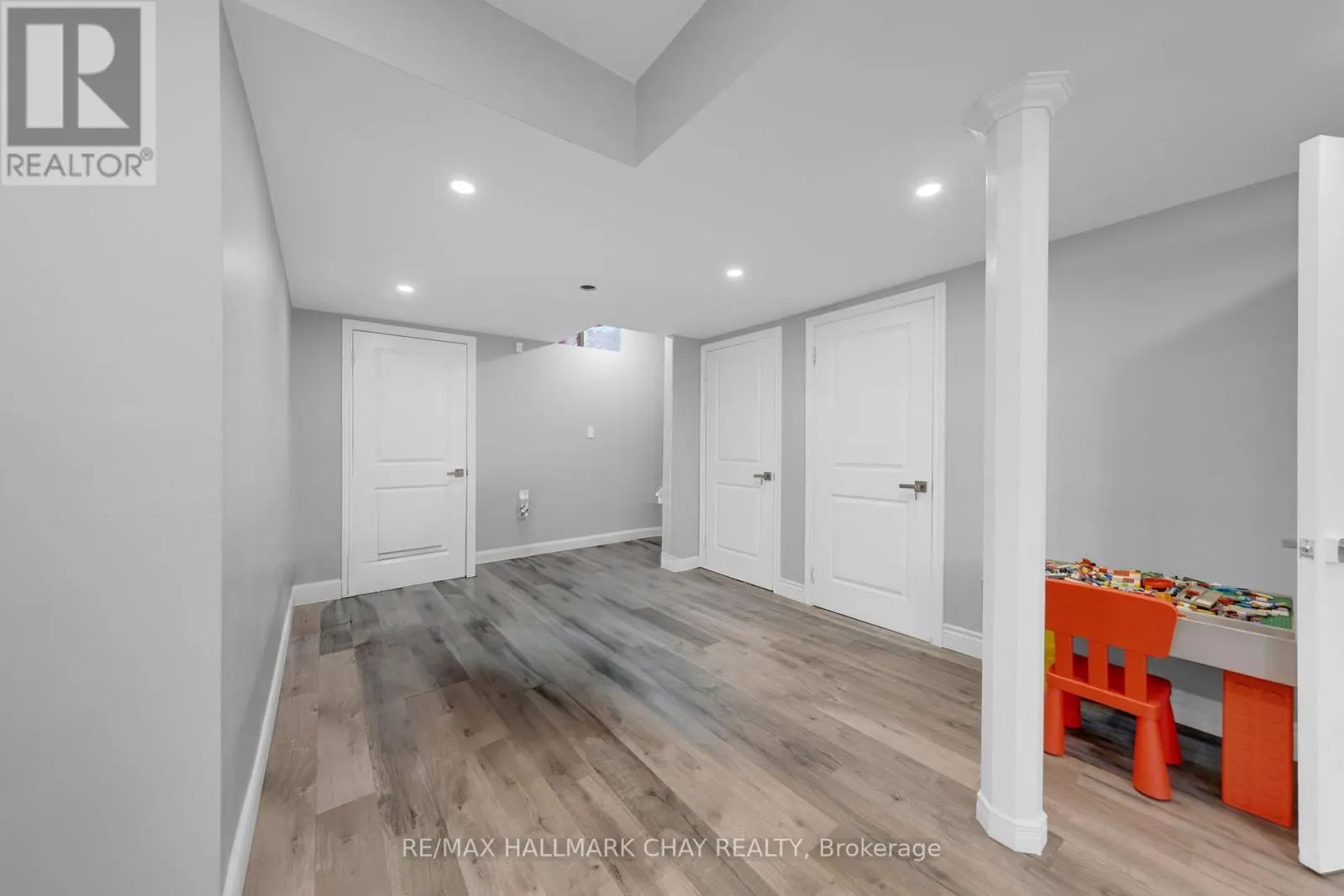 38 SYDIE LANE