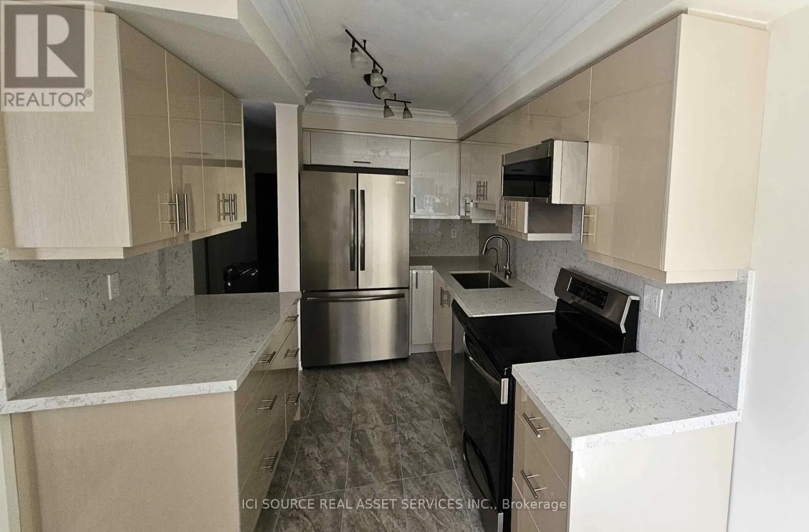 11 LEVELLANDS CRESCENT