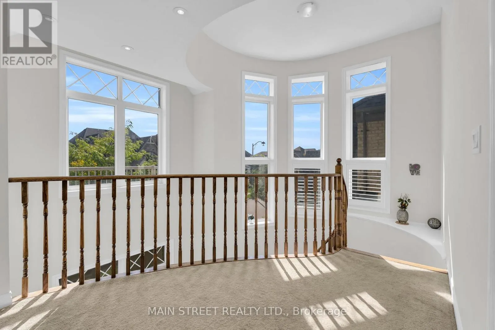 6 LEADEN HALL DRIVE