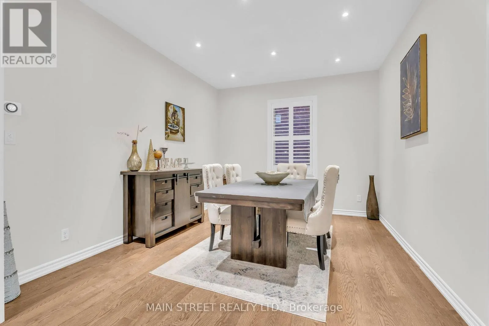 6 LEADEN HALL DRIVE