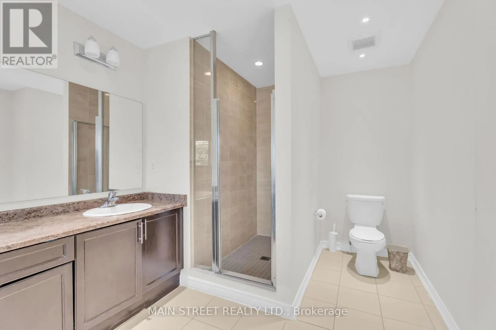 6 LEADEN HALL DRIVE