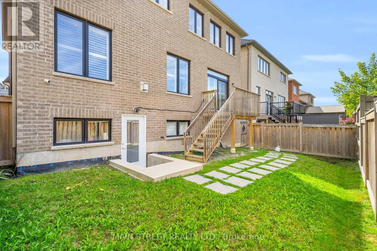 6 LEADEN HALL DRIVE