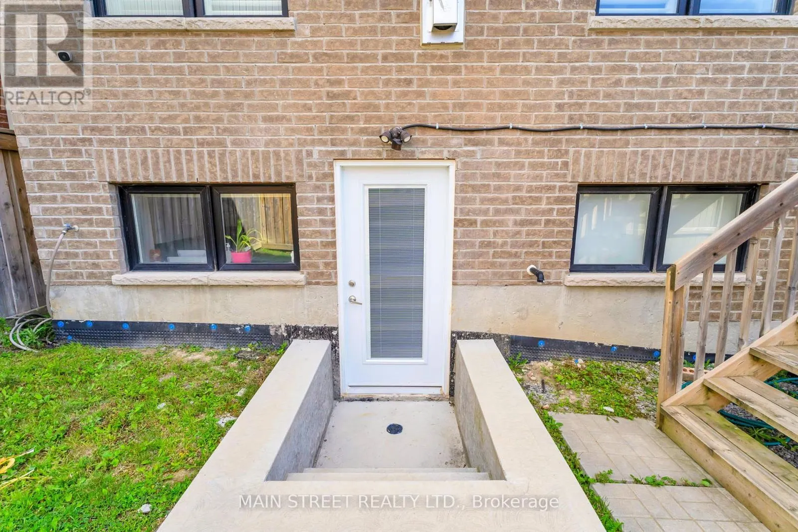 6 LEADEN HALL DRIVE