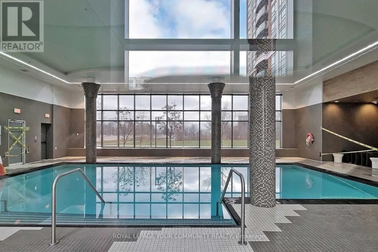 202 - 1 UPTOWN DRIVE