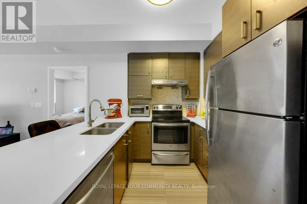 202 - 1 UPTOWN DRIVE