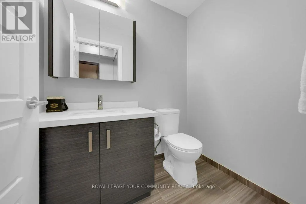 202 - 1 UPTOWN DRIVE