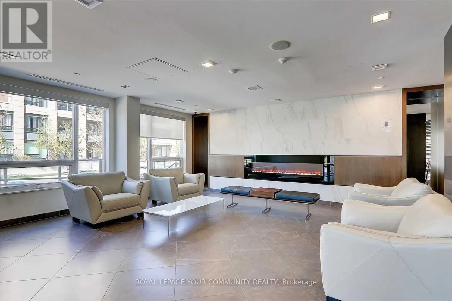 202 - 1 UPTOWN DRIVE