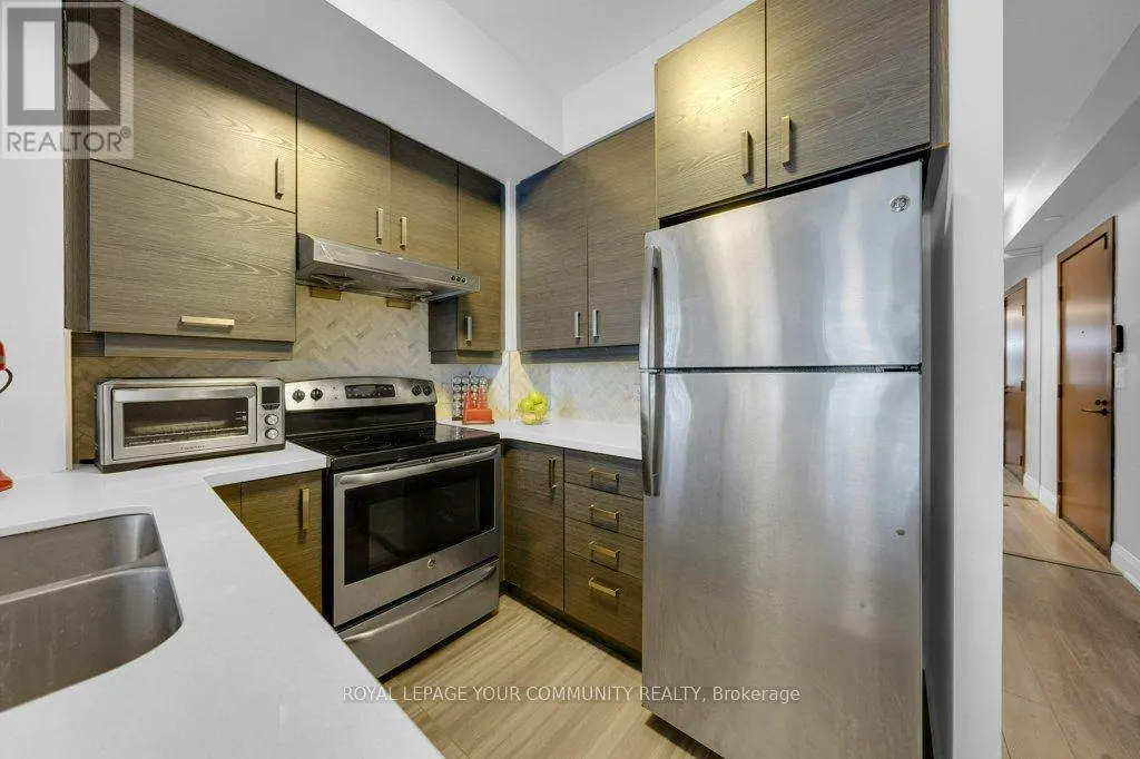202 - 1 UPTOWN DRIVE