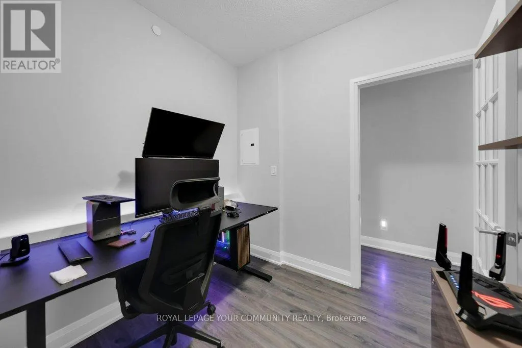 202 - 1 UPTOWN DRIVE