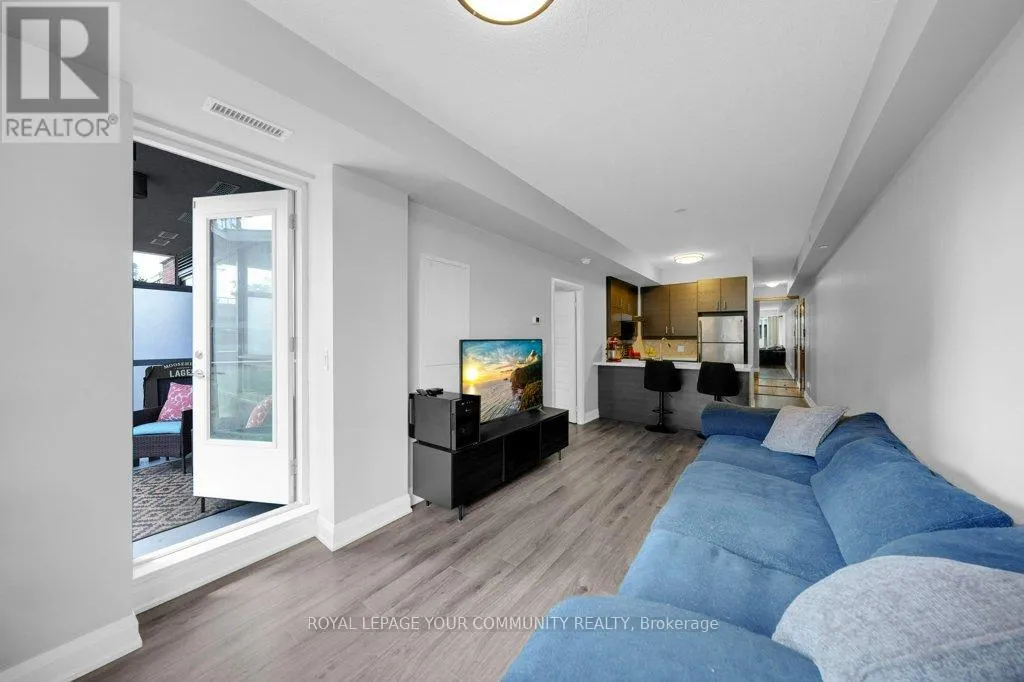 202 - 1 UPTOWN DRIVE
