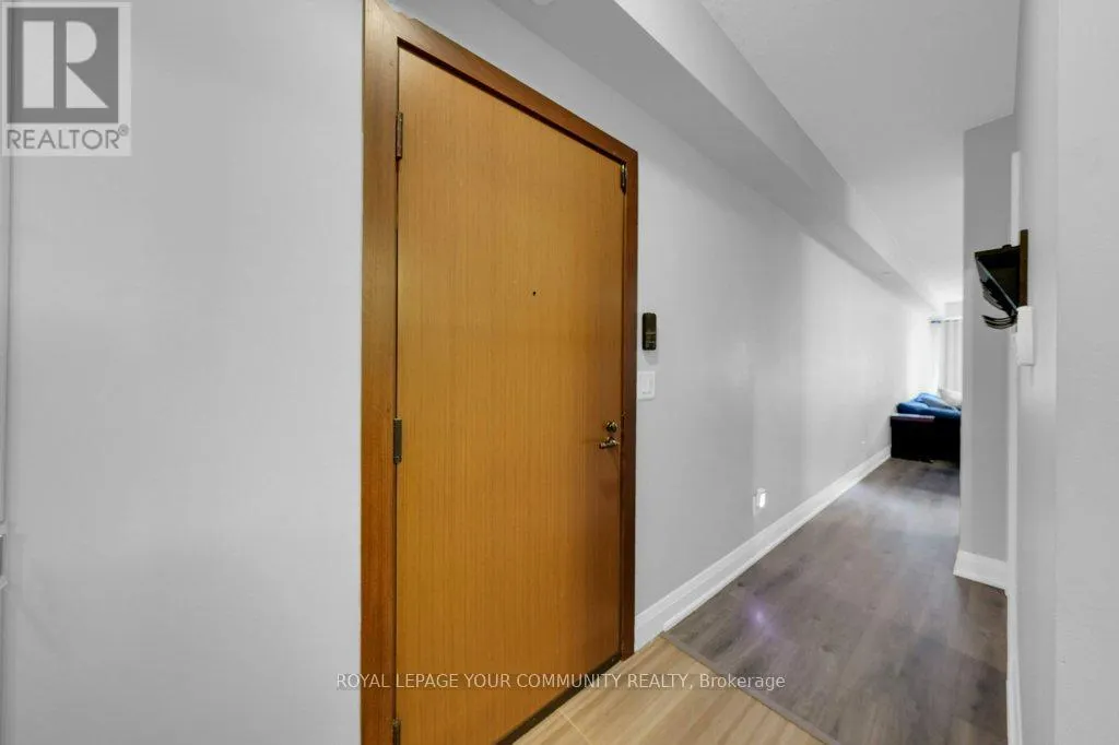 202 - 1 UPTOWN DRIVE