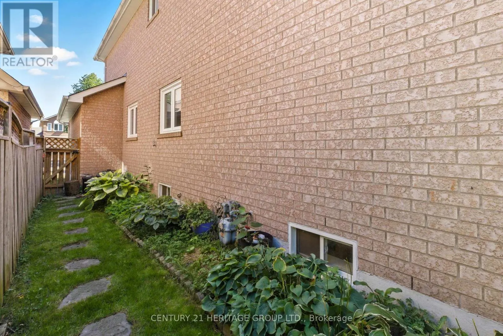 398 CARRUTHERS AVENUE