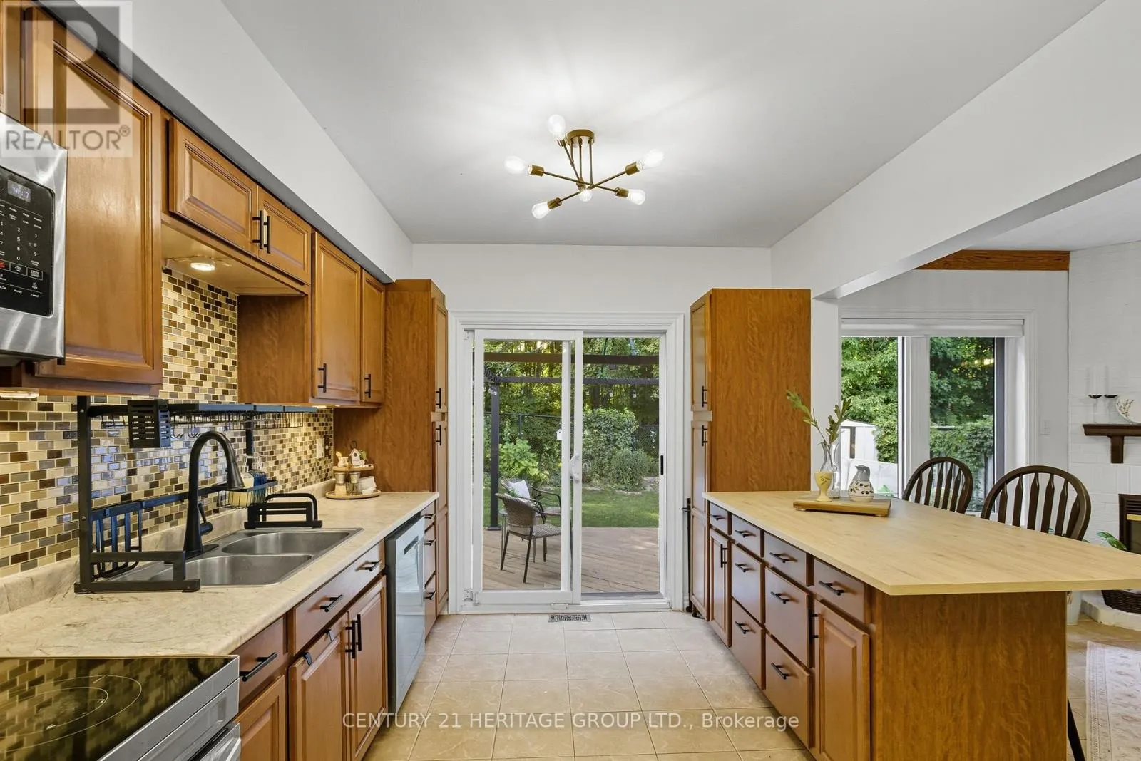 398 CARRUTHERS AVENUE