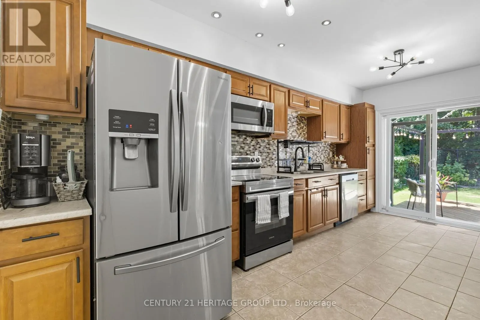 398 CARRUTHERS AVENUE