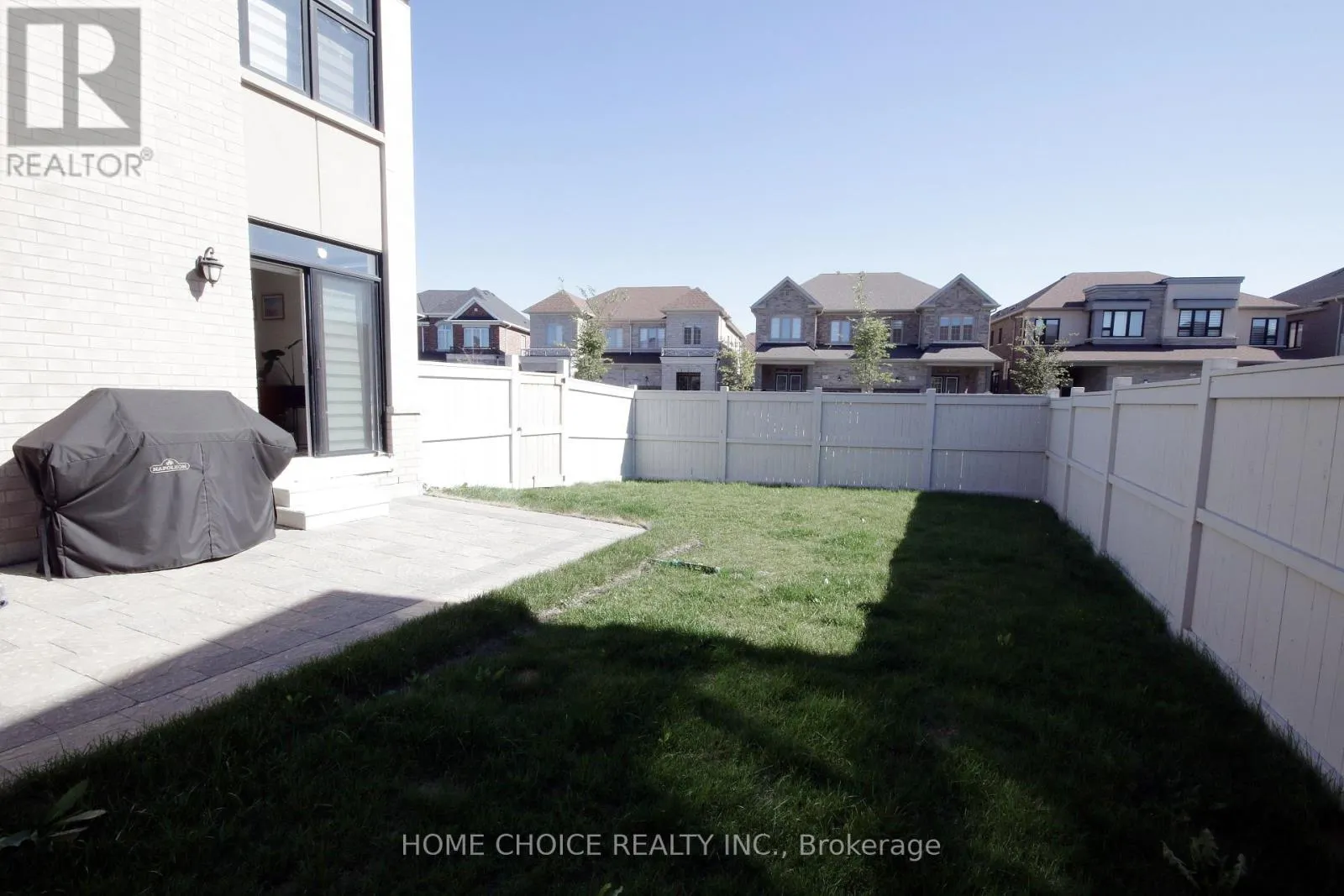32 FERRAGINE CRESCENT