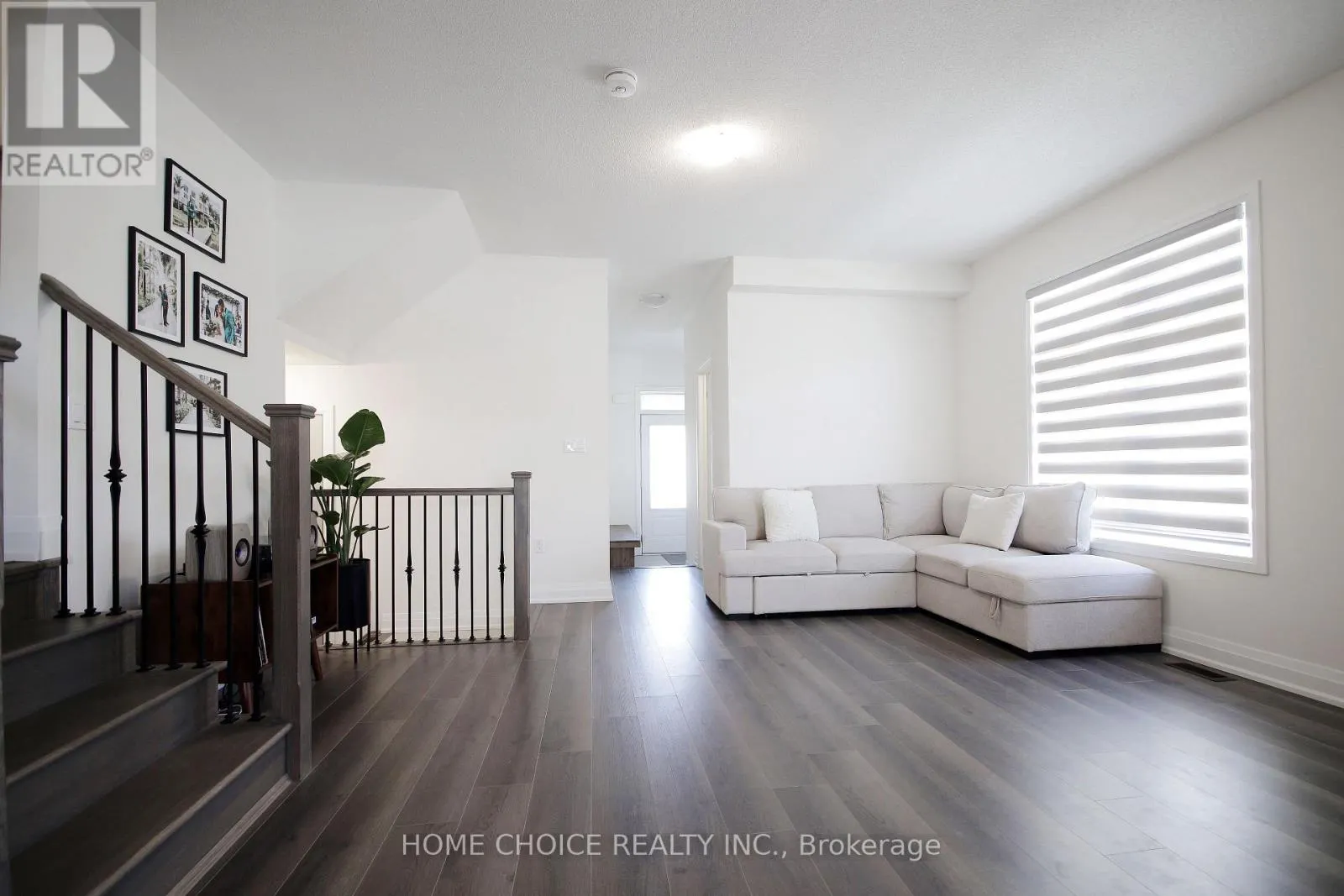 32 FERRAGINE CRESCENT