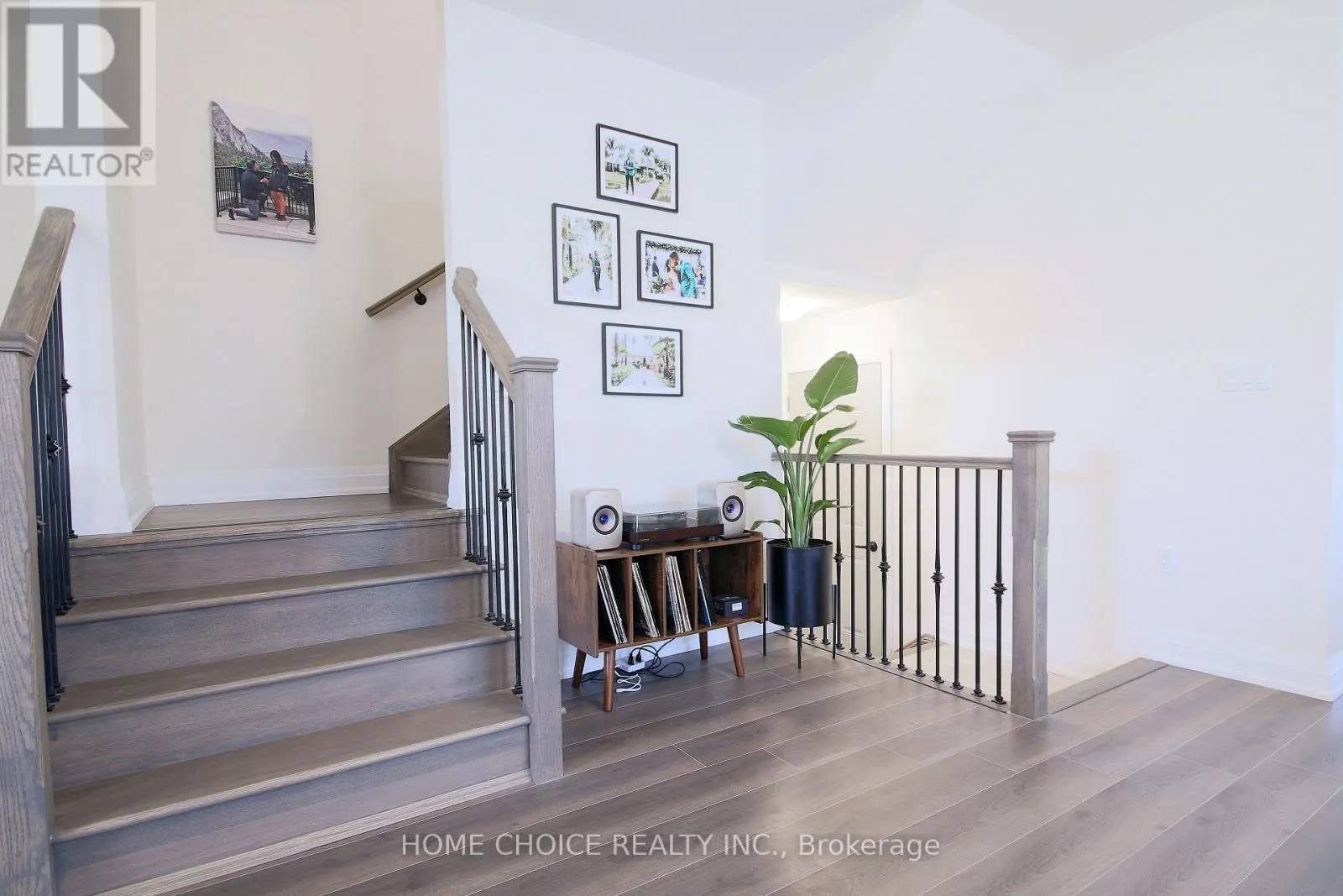32 FERRAGINE CRESCENT