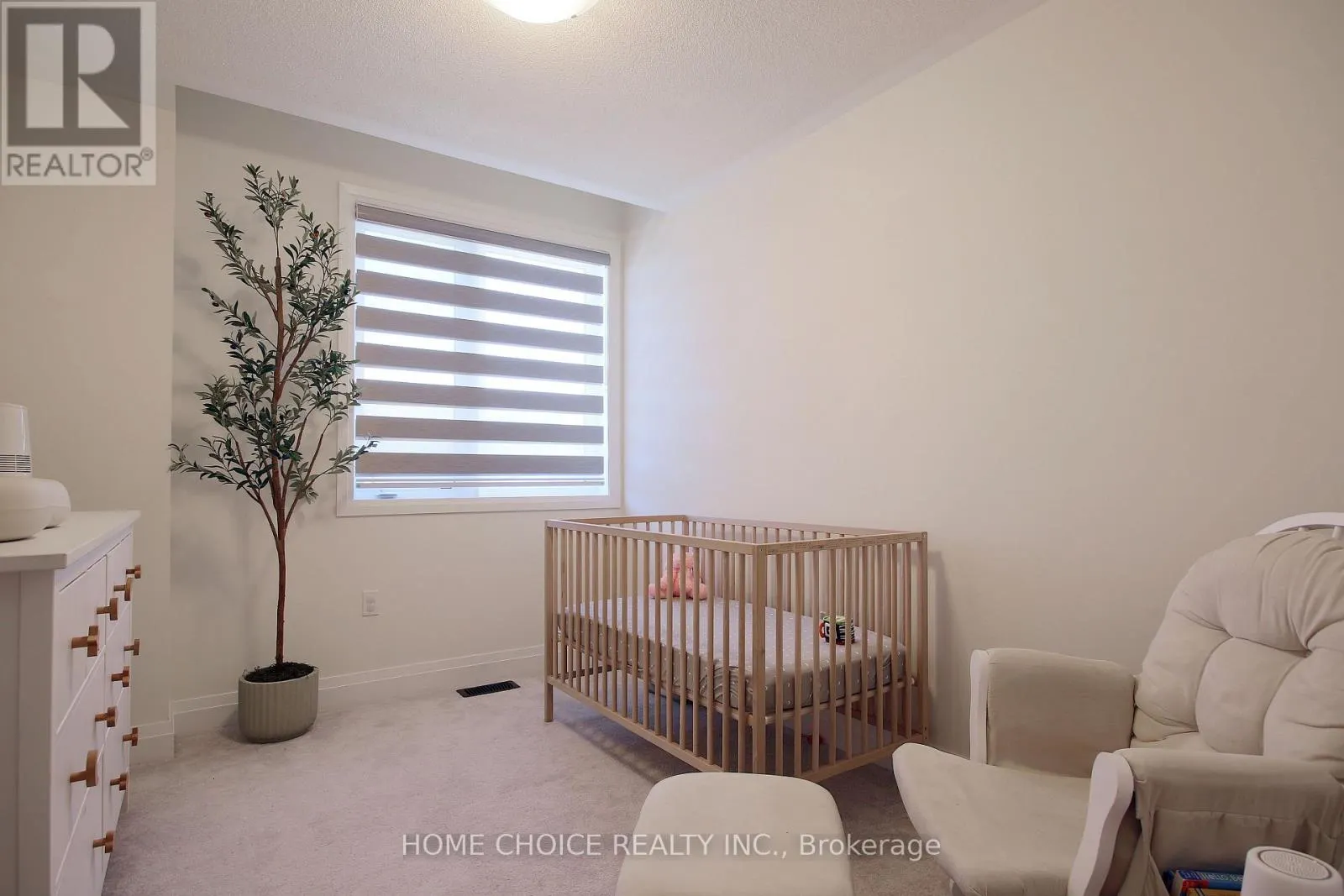 32 FERRAGINE CRESCENT
