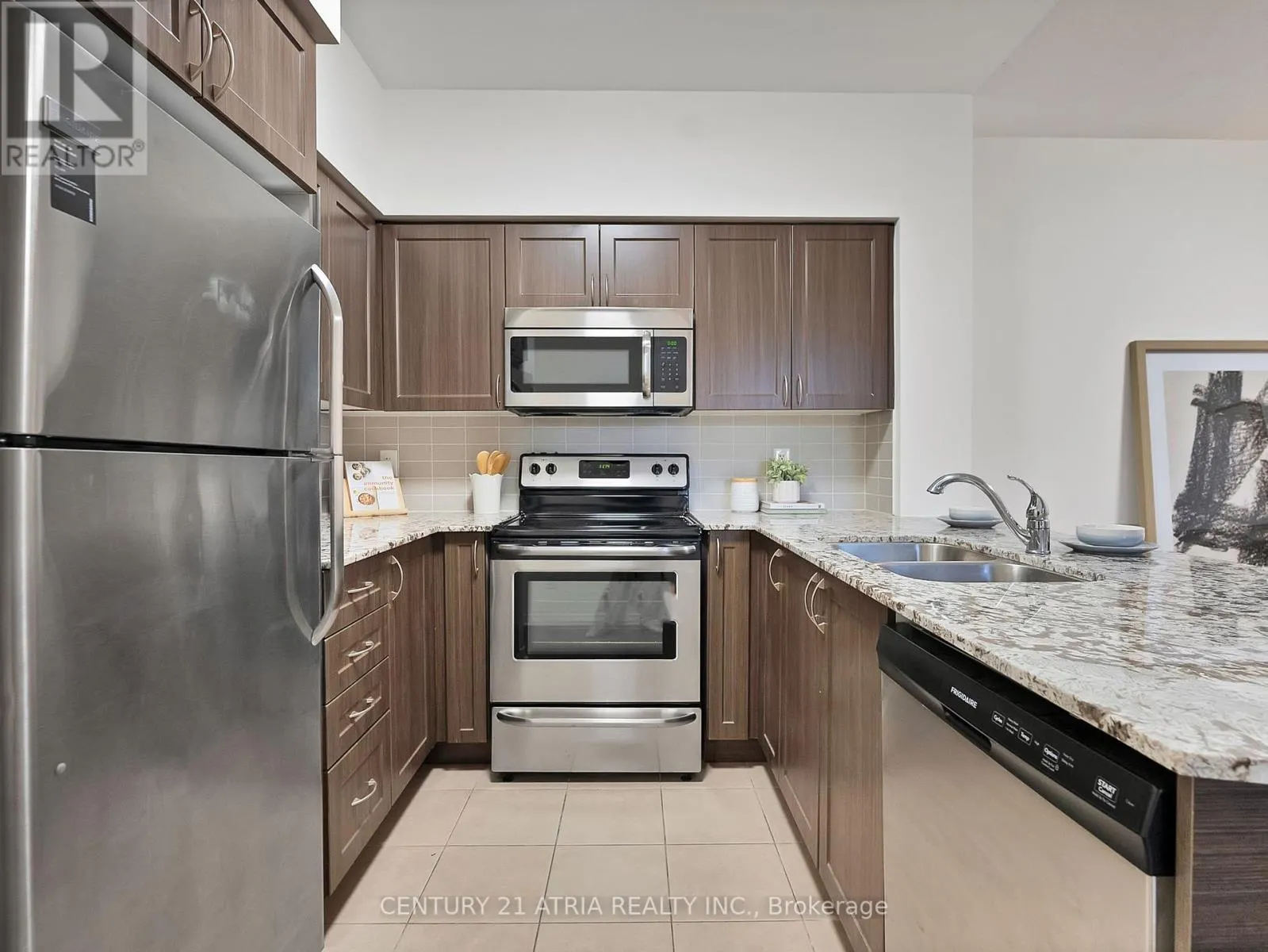 103 - 73 KING WILLIAM CRESCENT