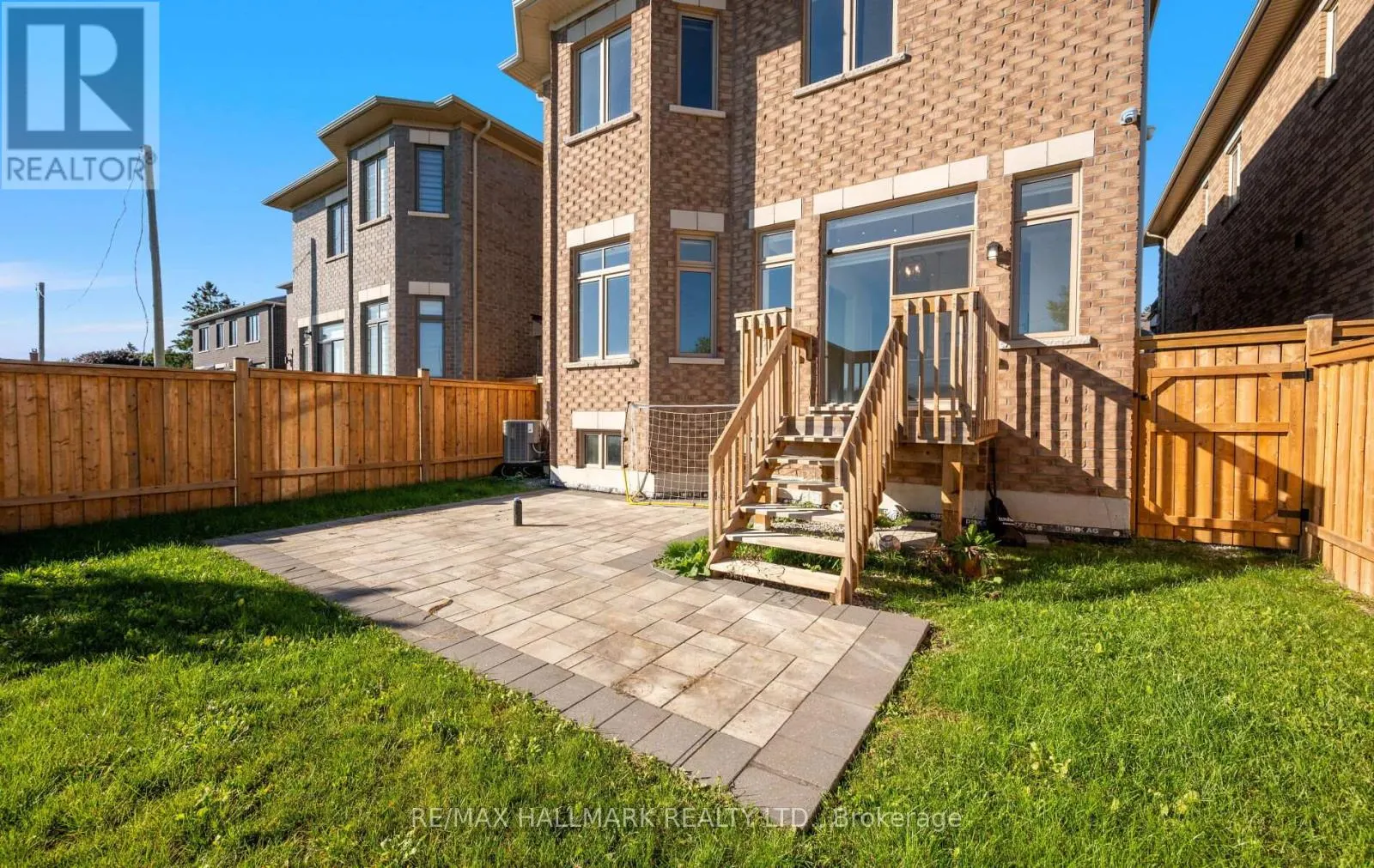 123 BOND CRESCENT