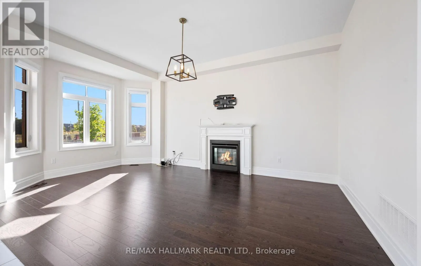 123 BOND CRESCENT