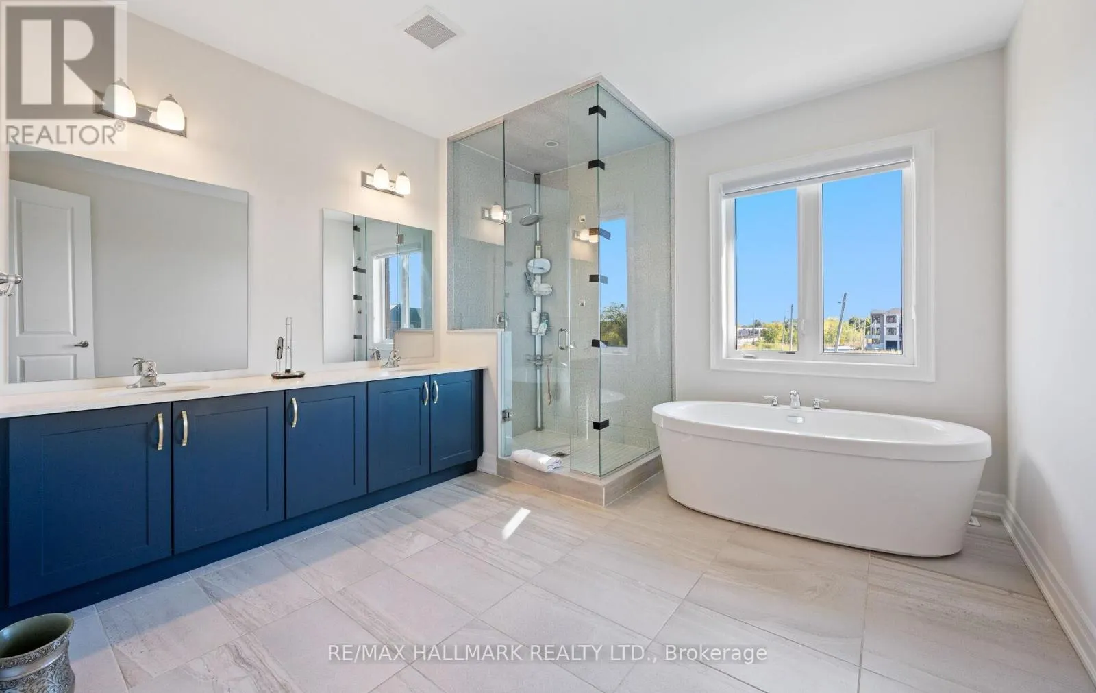 123 BOND CRESCENT