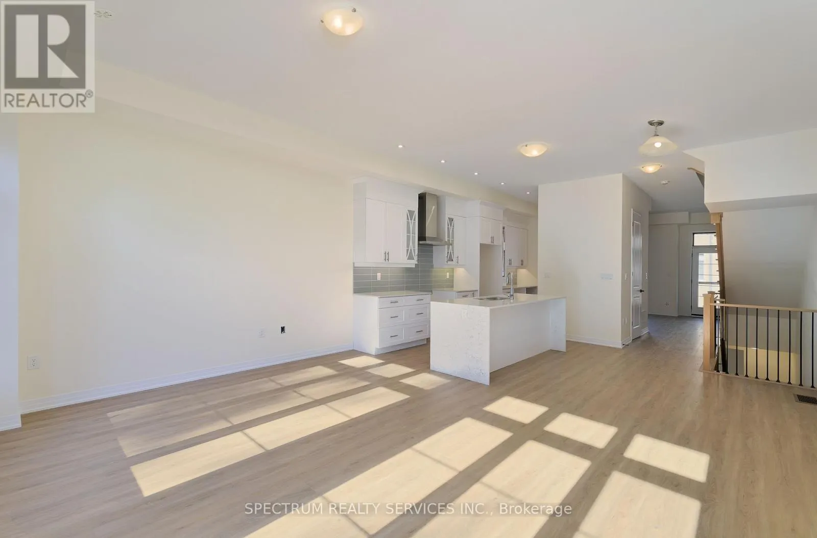 35 DE LA ROCHE DRIVE