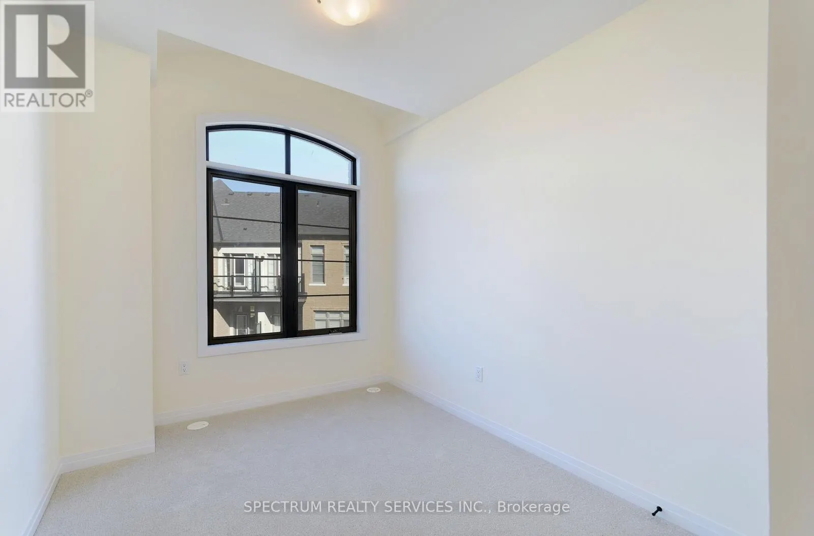 35 DE LA ROCHE DRIVE