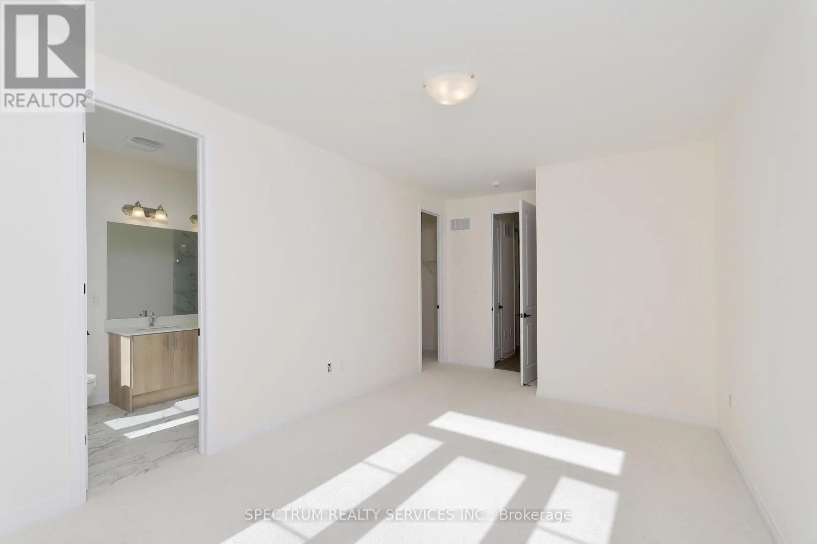 35 DE LA ROCHE DRIVE