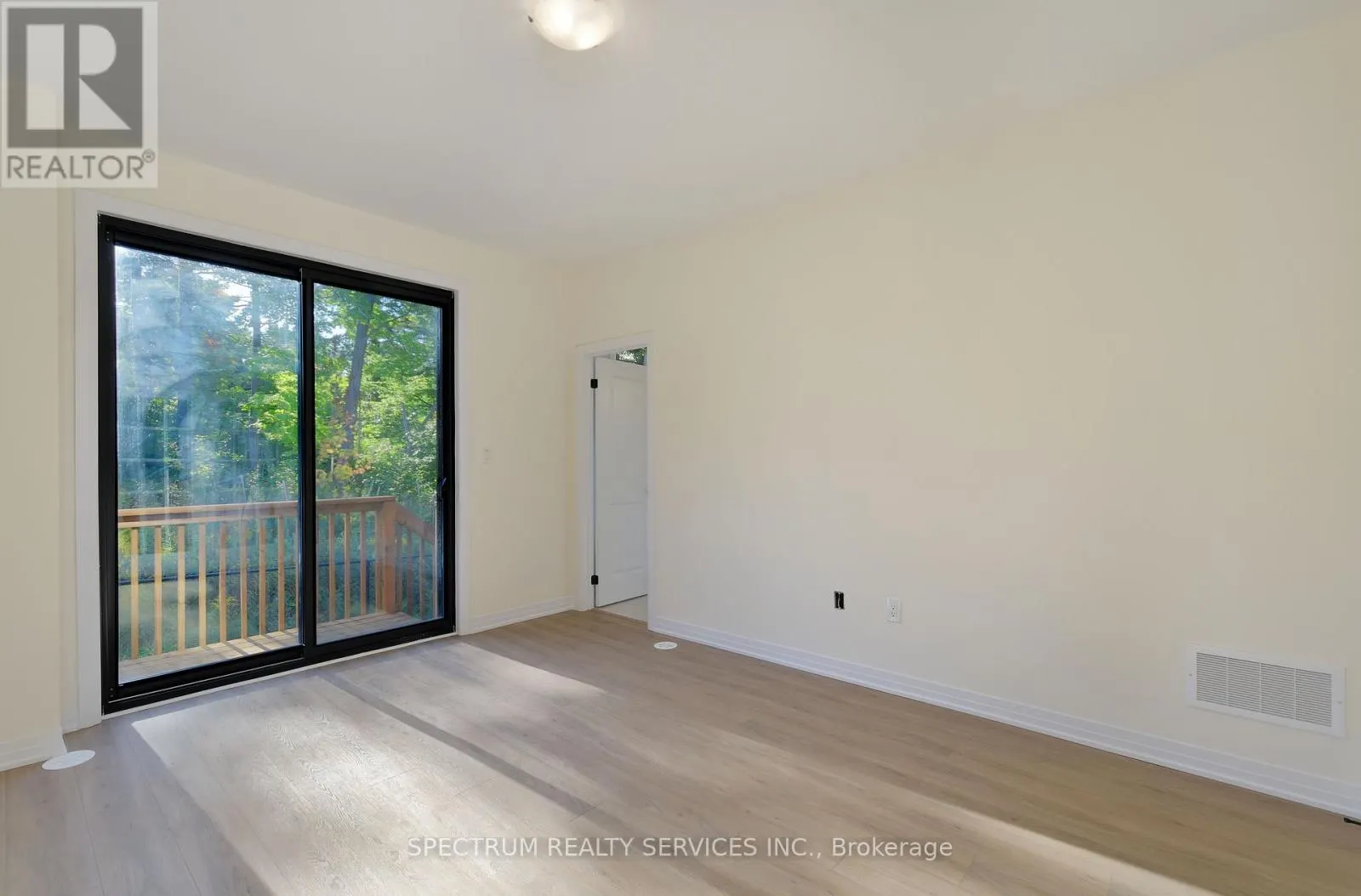 35 DE LA ROCHE DRIVE