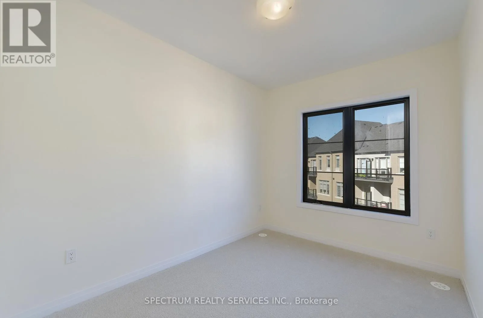 35 DE LA ROCHE DRIVE