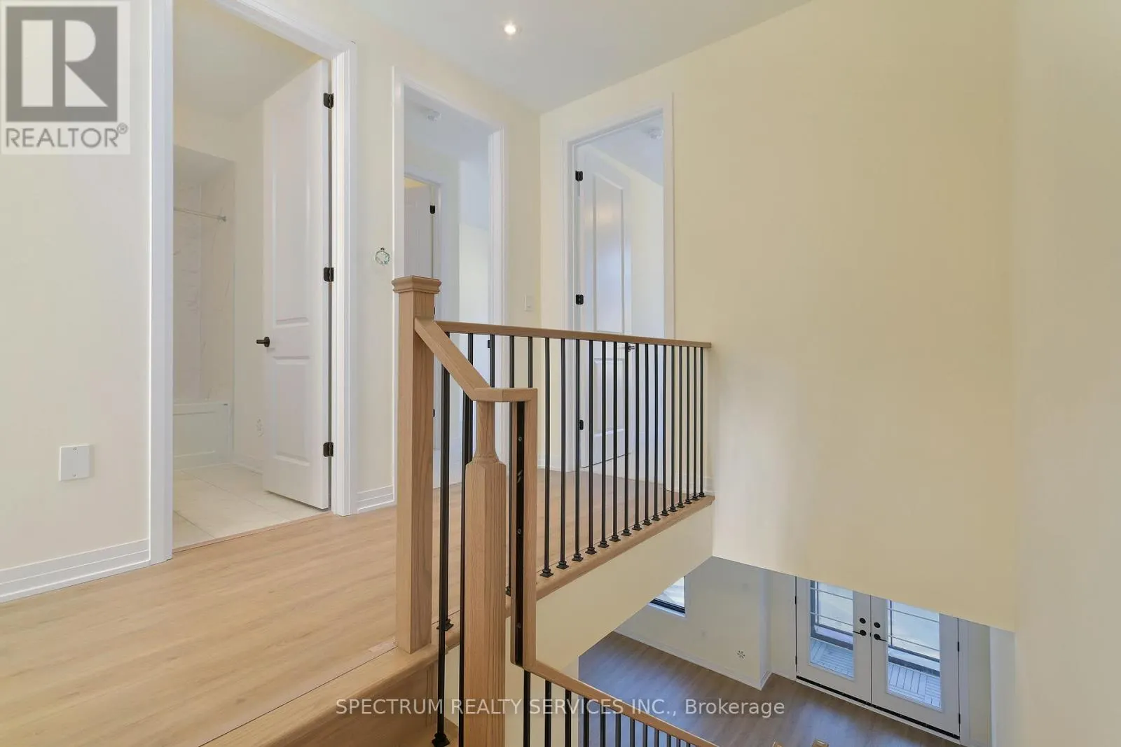 35 DE LA ROCHE DRIVE