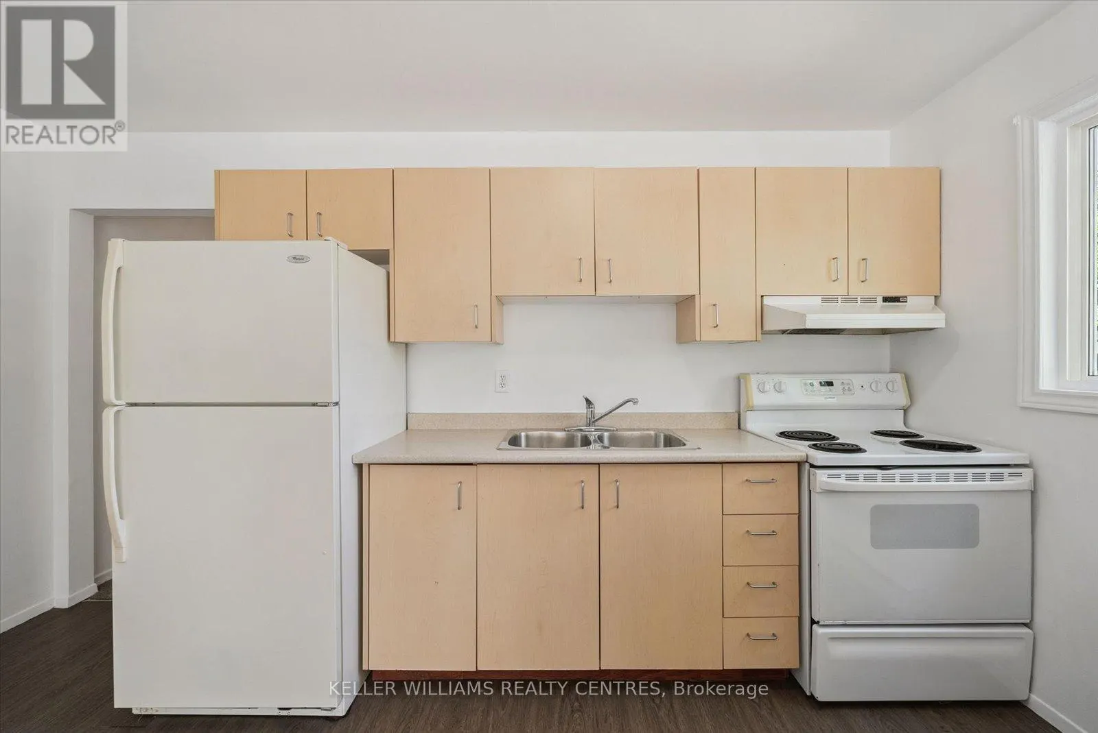 104 - 948 LAKE DRIVE E