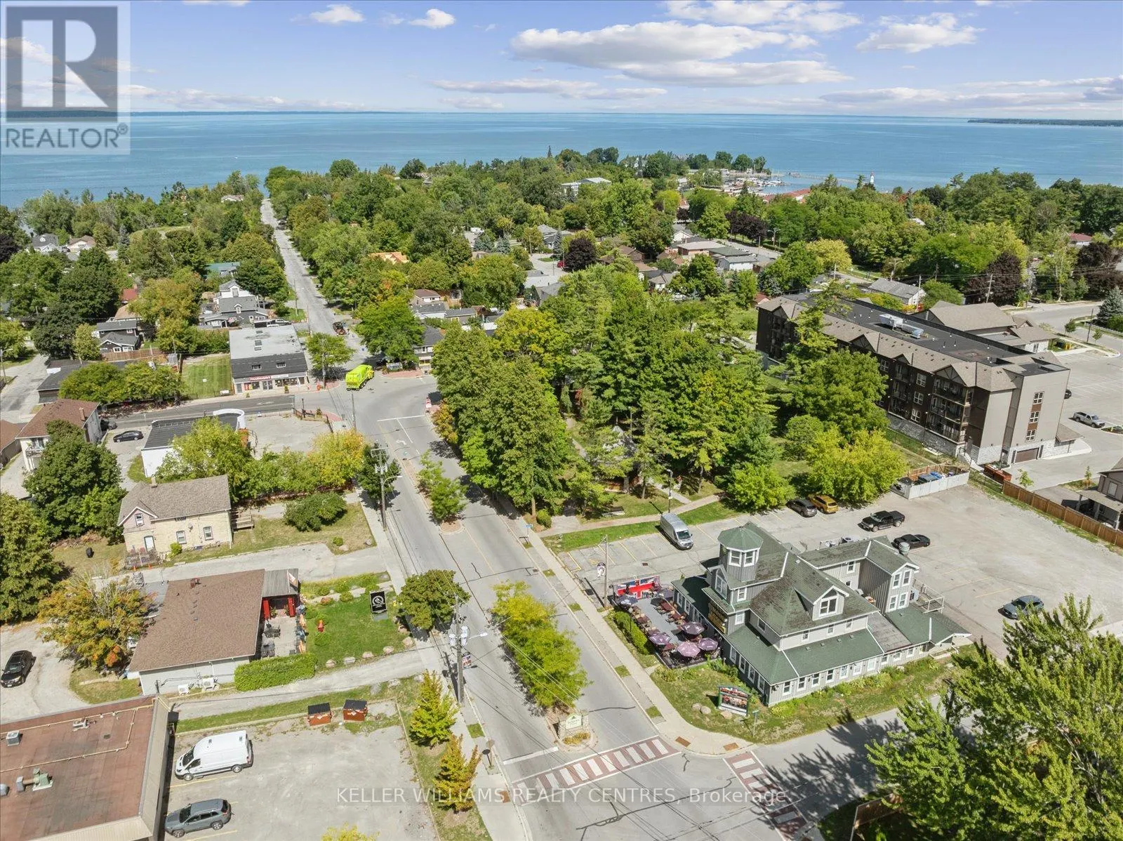 104 - 948 LAKE DRIVE E
