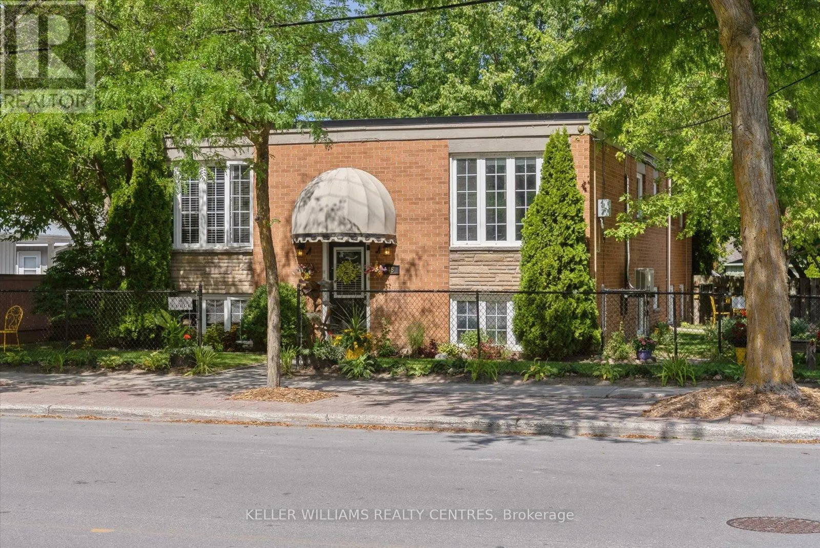 104 - 948 LAKE DRIVE E